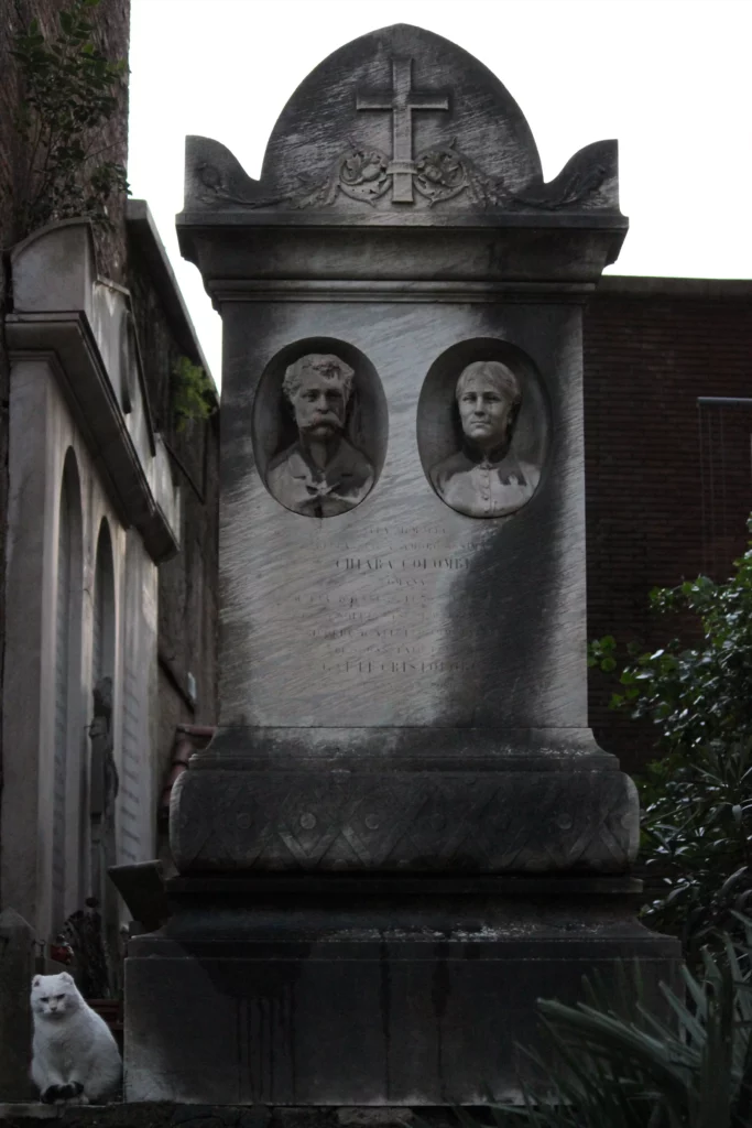 photographies d'Italie chat dans le cimetière Verano de Rome